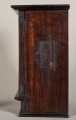 Boczna ścianka drewnianej obudowy zegara