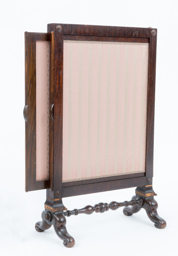 ujęcie 3/4 z lekko wysuniętym jednym blejtramem