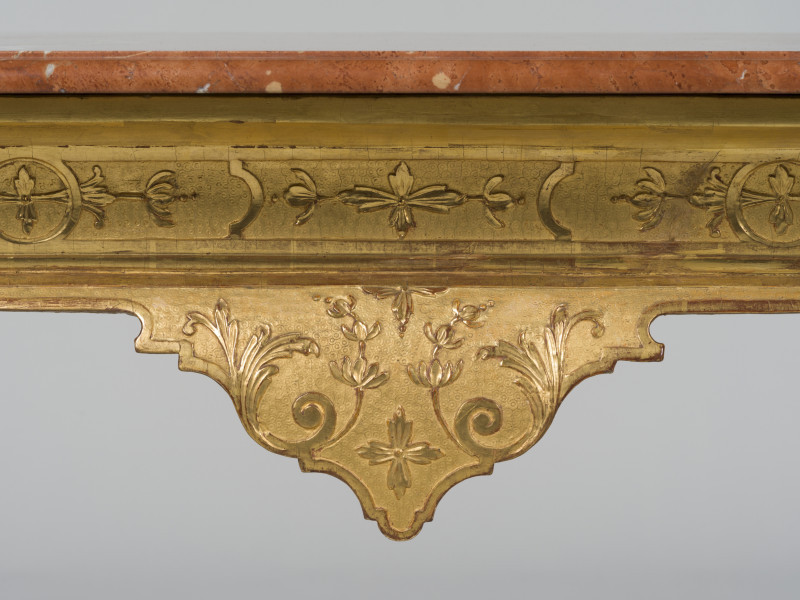 zbliżenie na dekorację przedniej cargi