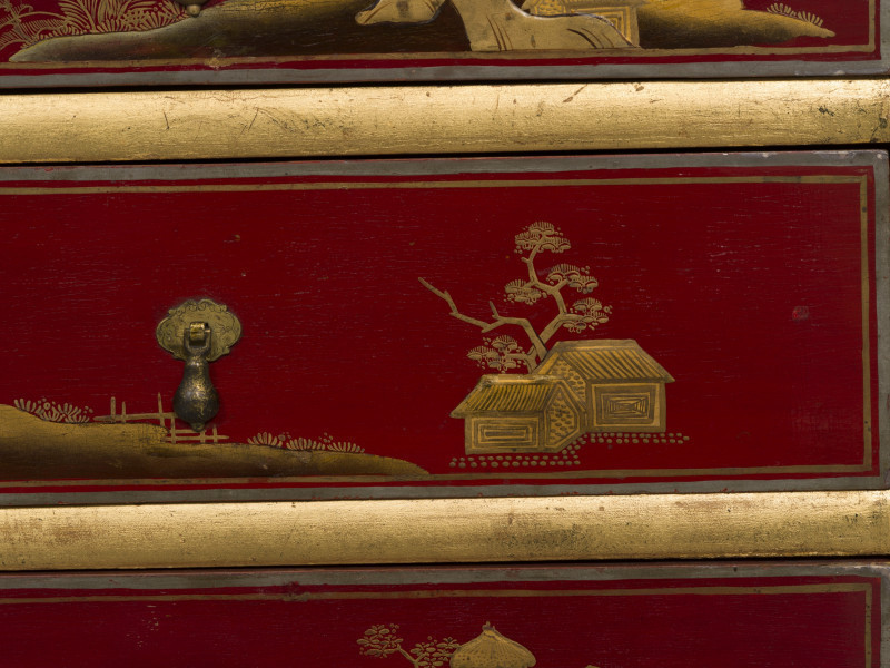 zbliżenie na dekorację szuflad - chińskie pejzaże z pawilonami i domami