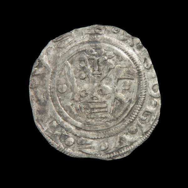 moneta; skarb monet - Ujęcie awersu ósmej monety ze skarbu monet z XII w.