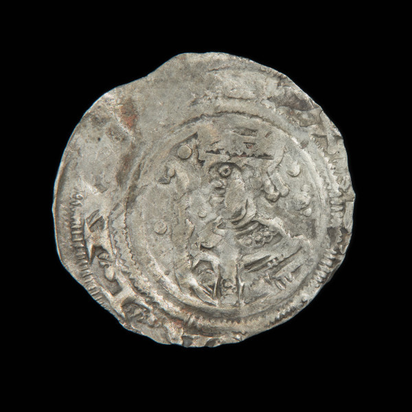 moneta; skarb monet - Ujęcie rewersu  siódmej monety ze skabu monet z XII w.