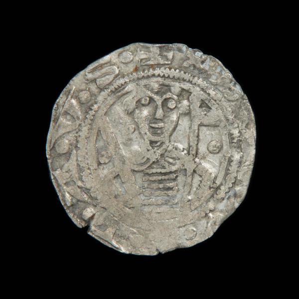 moneta; skarb monet - Ujęcie awersu trzeciej monety ze skarbu monet z XII w.