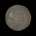 talar - Ujęcie rewersu. Na rewersie monety pod koroną sześciopolowa hiszpańska tarcza herbowa, napis w otoku i znak mincerski.