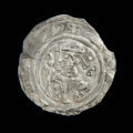 Ujęcie rewersu pierwszej monety ze skarbu monet z XII w.
