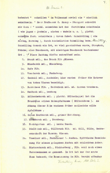 Flurnamen Sammlung - Powiat Koszaliński - Ujęcie jednej ze stron spisanych maszynowo. Lekko pożółkła karta ze spisem maszynowym w kolorze fioletowym 21 pozycji z nazwami w języku niemieckim.  Gdzieniegdzie odręczne dopiski ołówkiem i piórem również w jżeyku niemieckim.