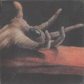 obraz - Ujęcie części bocznej prawej. Kompozycja w formie wydłużonego prostokąta złożonego z trzech obrazów zmontowanych w jedną całość. Środkowy, prostokątny element pomalowany na czarno z czarnym, błyszczącym majuskułowym napisem FANATICISM. Części boczne kwadratowe z nadrukowanymi na płótno reprodukcjami dłoni Chrystusa ze sceny Ukrzyżowania autorstwa Matthiasa Grünewalda (Ołtarz z Isenheim).