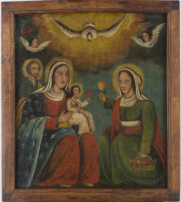 Obraz na płótnie w prostej ramie z listew. Główny motyw – Św. Rodzina z postacią św. Anny (?). Po stronie lewej obrazu, na pierwszym planie siedząca postać Marii z Dzieciątkiem. Maria w czerwonej sukni oraz płaszczu w odcieniu granatowym, z motywami białych 4-płatkowych kwiatów. Na głowie biała chusta. Postać Dzieciątka Jezus siedząca na kolanach Marii, w białej szacie w czerwone drobne kwiatki. Za postacią Marii widoczna sylwetka Św. Józefa w zielonej szacie i żółtym płaszczu na ramieniu. Stronę prawą obrazu wypełnia postać Św. Anny, również w pozycji siedzącej. Jest ubrana w zieloną suknię, przepasaną białym pasem, z białym otokiem przy szyi. Na głowie biała chusta. Na suknię ma narzucony płaszcz w odcieniu czerwieni. 
Wokół głów postaci żółte aureole. Twarze owalne, podkreślone brunatnym światłocieniem, z wyraźnie narysowanymi łukami brwi. U góry obrazu centralnie zamieszczony symbol Ducha Świętego – gołębica w jasnym złocistym obłoku. Po bokach – główki aniołków, osadzone w skrzydełkach. Z górnych rogów obrazu wychodzą stylizowane kwiatony: 3 gałązki ulistnione z czerwonymi kwiatami na końcach.

Konserwacja: 1985 r.