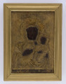 Obraz z przedstawieniem Madonny (Matki Bożej z Dzieciątkiem) w typie częstochowskim, w formie stojącego portretu, oprawiony w złotą prostą współczesną ramę. Madonna w bogatej, tłoczonej szacie z welonem na głowie za nią okrągły nimb. Szata na piersi tłoczona we wzory w drobne kwiaty. Twarz, prawa dłoń Madonny namalowana, słabo widoczne. Dzieciątko siedzi na lewym ręce Madonny, ubrane w długą suknie tłoczona w motywy kwiatowe. Prawą ręką wykonuje gest błogosławieństwa, w lewej trzyma sześciościan. Twarz i dłonie namalowane, słabo widoczne. Pod wizerunkiem  napis: POD TWOJĄ OBRONĘ UCIEKAMY SIĘ  - ostatni wyraz zakryty ramą. 
Opis: Anna Rudek 