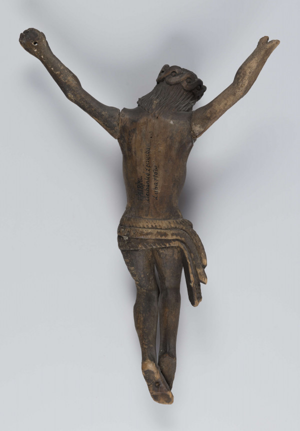 E/418/ML - Rzeźba przedstawiająca Chrystusa Ukrzyżowanego. Głowa okolona włosami pochylona w prawą stronę. Na głowie cierniowa korona. Nogi podgięte w kolanach. Wykonana w drewnie lipowym.