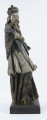 E/9247/ML - Rzeźba drewniana, pełna, polichromowana, przedstawiająca św. Jana Nepomucena. Zakomponowana frontalnie. Twarz owalna, płaska, lekko zwrócona w prawą stronę. Karnacja podkreślona białą farbą. Policzki czerwone. Oczy obwiedzione czarnym konturem. Brwi  czarne, proste, nieregularne. Spod czarnego biretu widoczne brązowe włosy, ułożone w fantazyjne pukle. Wąsy sumiaste oraz mała bródka, czarne. Sutanna i komża ułożone w głębokie fałdy. Peleryna ciemnozielona podkreślona nieregularnymi  żłobieniami. W zgiętej prawej ręce krucyfiks. Prawa noga lekko wysunięta do przodu, zgięta w kolanie. Stopy niewidoczne. 

Konserwacja: 1985 r.