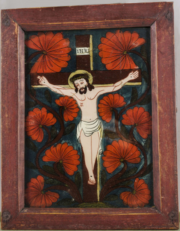 Obraz na szkle przedstawiający Chrystusa Ukrzyżowanego. Tło szafirowe z czerwonymi kwiatami.