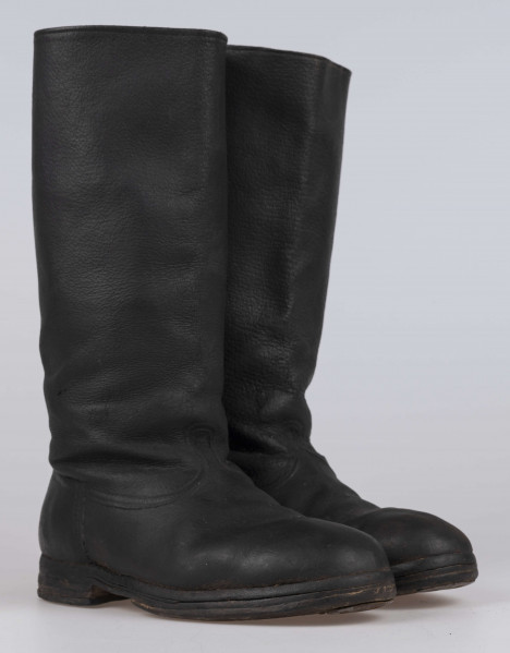E/16150/ML - Buty skórzane, męskie, z cholewami. Szerokość buta 10,5 cm. Na czubku przybite blaszki.