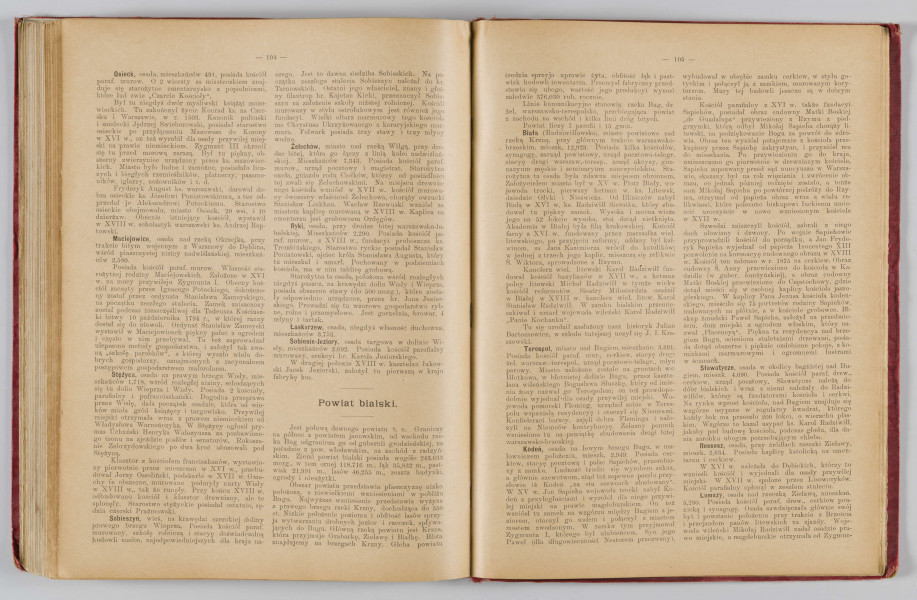 ML/H/650 - Okładka twarda, obklejona czerwonym płótnem, z wytłoczonym na złoto tytułem i ozdobami. Po lewej stronie popiersie kobiety bokiem, z wyciągniętą ręką trzymającą pędzel, poniżej kwiaty. W lewej części autor i tytuł, poniżej ozdobnik roślinny. Strona tytułowa przedstawia dwóch mężczyzn pochylonych nad mapą, w tle pejzaż wiejski z zamkiem na wzgórzu. Tytuł atlasu w wydzielonym, prostokątnym polu. Następna strona zawiera skorowidz i obiaśnienie znaków. Pierwsza z map to Mapa Ogólna Królestwa Polskiego z podziałem na gubernie i powiaty, następne to mapy powiatów. Na każdej stronie z mapą znajduja sie barwne grafiki z przedstawieniem zabytkowych budowli, typów ludowych, ruin, pejzaży. Do Atlasu dołączona luzem Mapa Guberni Lubelskiej, granice powiatu i wypełnienie błekitne.