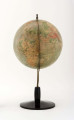 Mapa globusowa fizyczna 1:40 mln, litografia kolorowa; 18 segmentów szerokości 6 cm i 2 koła, bez południka, z ramieniem lanym, model 