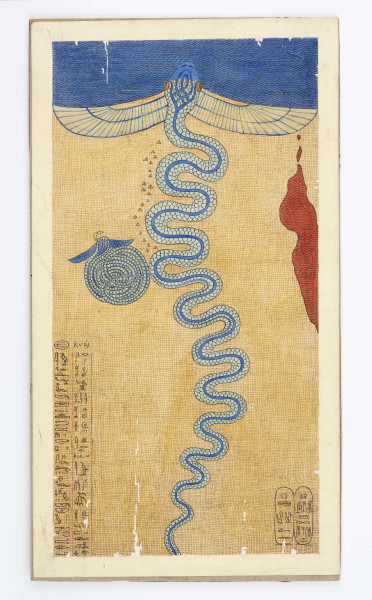 Ilustracja przedstawia plan Egiptu. Centralną częścią jest rzeka Nil, stylizowana na kobrę, której głowa styka się z Morzem Śródziemnym. Po obu stronach głowy gada widać skrzydła które swym zasięgiem obejmują wybrzeże Egiptu. Po lewej stronie Nilu widać, kolejnego węża tyle że zwiniętego w koło, którego skrzydła są koloru niebieskiego. W prawym i lewym dolnym rogu, widać egipskie hieroglify. 