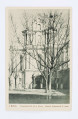 Pocztówka przedstawia Uniwersytet Stefana Batorego w Wilnie, widok na front Kościoła Akademickiego św. Jana. Przed wejściem duże bezlistne drzewo.