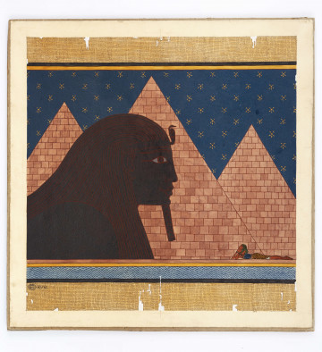 Ilustracja przedstawia nocną scenę. Na pierwszym planie, po lewej stronie ukazany jest wielki posąg sfinksa. Po prawej stronie, znacznie mniejsza postać - Ramzes XIII leżący na brzuchu, dłońmi podpiera twarz i spogląda na posąg. W tle trzy piramidy i granatowe rozgwieżdżone niebo. 