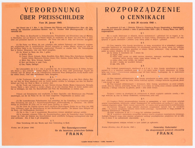 Rozporządzenie o cennikach wydane przez Generalnego Gubernatora Hansa Franka. Afisz drukowany na pomarańczowym papierze. Reguluje sposób podawania cen towarów. Tekst rozporządzenia dwujęzyczny (po niemiecku i po polsku). 