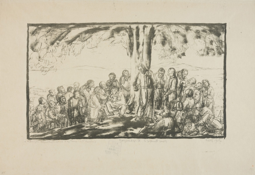Ujęcie z przodu w oddaleniu. Scena ukazuje Jezusa wygłaszajacego kazanie pod drzewem, pośrodku wzniesienia do dużej grupy otaczających go ludzi.