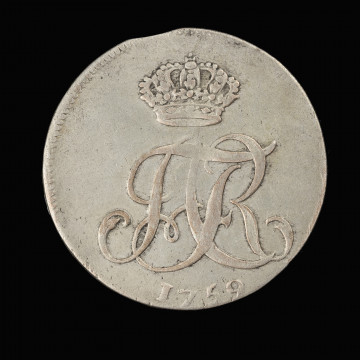 Cztery grosze (1/6 talara) - awers; Na awersie ukoronowany monogram królewski AFR, poniżej data 1759.