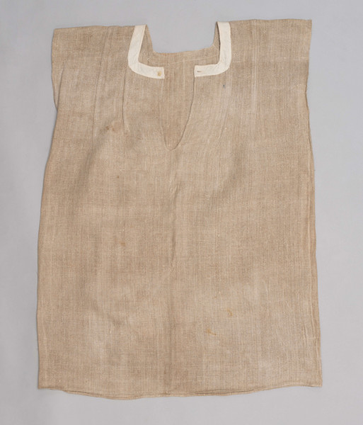 E/477/MRK/ML - Koszula damska. Uszyta z lnianego szarego płótna, krój prosty, dekolt w 