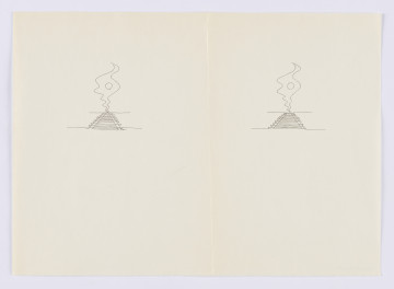 dwie ilustracje - Karta (półtransparentny papier w kolorze kremowym) z dwoma niemal identycznymi pracami, narysowanymi niewielką ilością kresek (czarne piórko): tory, ujęte perspektywicznie, na wprost, przy których zetknięciu z linią horyzontu widoczny jest dym, w jego środku okrąg (słońce). Podkłady torów narysowane podwójnymi poziomymi równoległymi kreskami, połączonymi z obu stron krótkimi kreskami pionowymi. Dym w obu wersjach narysowany pojedynczymi falującymi kreskami: jedną z prawej, drugą z lewej.