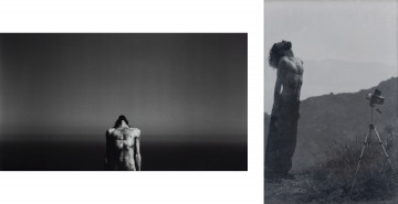 Z cyklu Rehearsals for Adulthood (The Dreamer, after Man Ray) - ujęcie z tyłu; Jedna z dwóch czarno-białych fotografii. Fotografia pionowa przedstawia całą sylwetkę mężczyzny z nagim torsem, w ciemnych spodniach, ustawioną pod kątem do widza, z lewej strony pracy. Na wprost mężczyzny znajduje się aparat fotograficzny na statywie/trójnogu ustawionego w trawie, na łące z widokiem gór w tle. Ręce postaci są wyprostowane wzdłuż tułowia, głowa mocno odchylona w tył, twarz zwrócona ku niebu. Można się domyślić, ze na zdjęciu b widzimy samego artystę, który robi sobie zdjęcie; za nim musi znajdować się morze, które jest tłem i jednocześnie ważnym. dominującym elementem fotografii pierwszej.