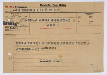 Telegram obozowy wysłany przez komendanturę obozu KL Auschwitz do Mariana Ulińskiego informujący o śmierci więźnia Gracjana Sopińskiego. Telegram jednostronny, pismo wyśrodkowane.