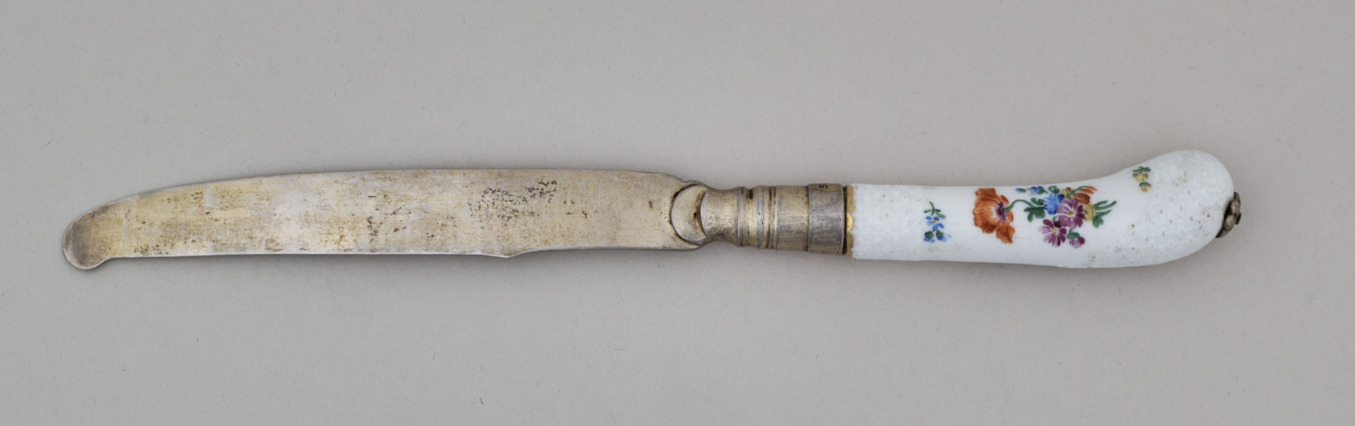 Nóż obiadowy z płaskim ostrzem zakończonym półokrągło