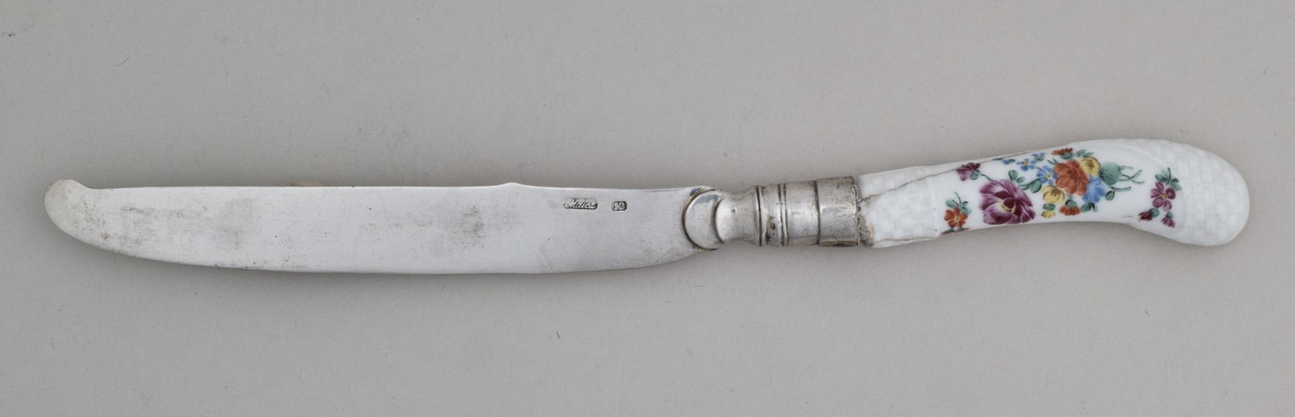 Nóż śniadaniowy z płaskim ostrzem zakończonym półokrągło