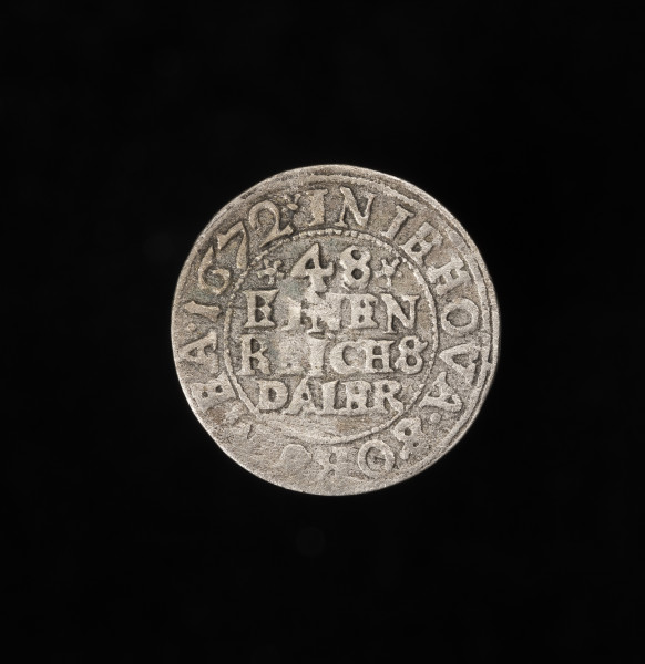 szeląg (1/48 talara) - rewers; srebrna moneta, napis w czterech wierszach 48/ EINEN/ REICHS/ DALER. W liniowym otoku napis: IN·IEHOVA·SORS·MEA·1672 (w Bogu mój los).