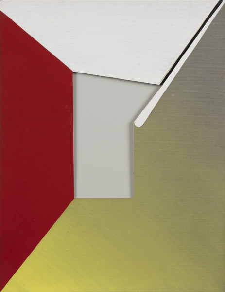 rysunek: Iluzja integralna - Ujęcie z przodu; W środku obrazu wycięty otwór o nieregularnym kształcie (wielobok). Pozostała powierzchnia kompozycji podzielona ukośnymi liniami  na cztery płaszczyzny wypełnione barwnymi plamami: czerwoną, zieloną, żółtą i białą; od prawego górnegfo rogu do środka narsowana czarna linia.