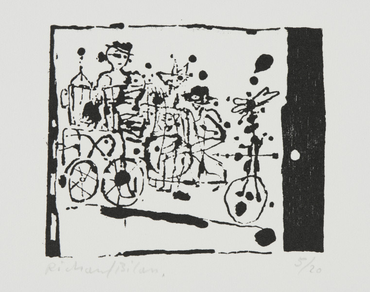 odbitka graficzna - Grafika z widocznym wśród abstrakcyjnych kształtów mężczyzną w okularach i kapeluszu. Wśród kształtów rozpoznać można koła roweru. Prawa krawędź ramy grafiki zdecydowanie pogrubiona. Przedstawienie wpisane w prostokątną ramkę stojącą na dłuższym boku.