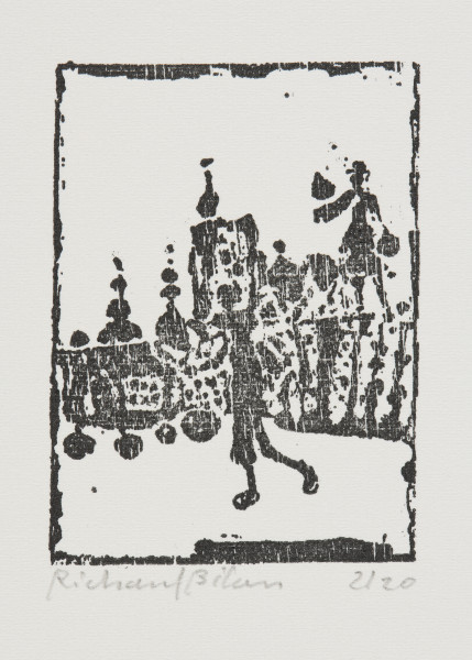 odbitka graficzna - Grafika przedstawia dwie czarne postaci, jedną na pierwszym planie, stojącą na ziemi oraz drugą, w kapeluszu, stojącą na podwyższeniu. Przedstawienie wpisane w prostokątną ramkę stojącą na krótszym boku.