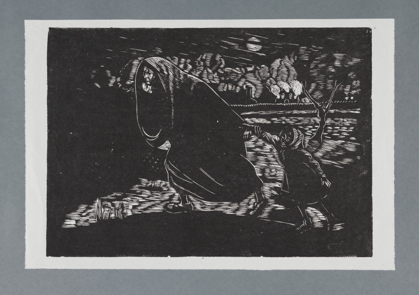 scena rodzajowa - Przez pole biegnie kobieta cała otulona w koc, lewą ręką trzyma za rękę, ciągnąc za sobą dziewczynkę w krótkim płaszczyku, w chusteczce na głowie. Ujęte w całej postaci, z lewego boku. Biegną przez zaśnieżone pola, w tle, z prawej zarys bezlistnego drzewa. W głębi – zarys ogrodzenia, zabudowania. Przez zachmurzone niebo przeziera księżyc w pełni.