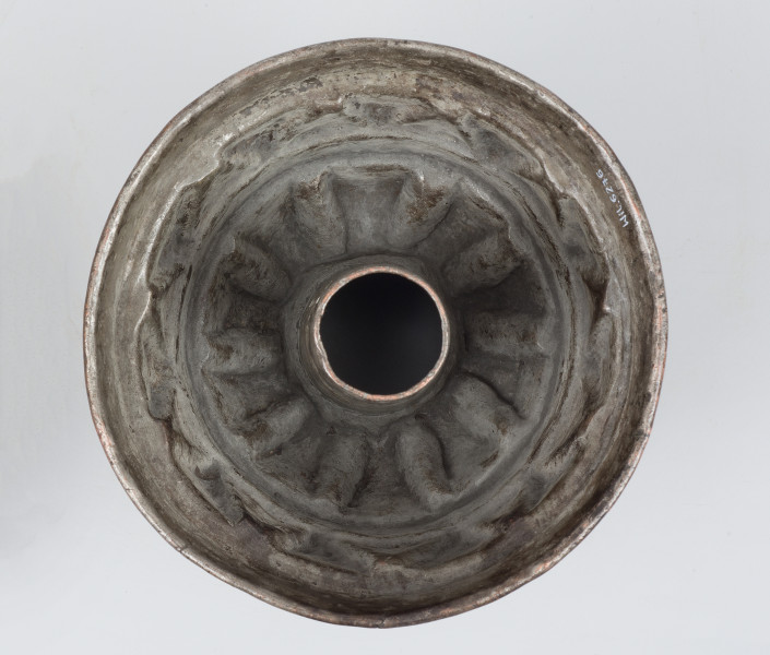 ujęcie z dołu (na wnętrze)