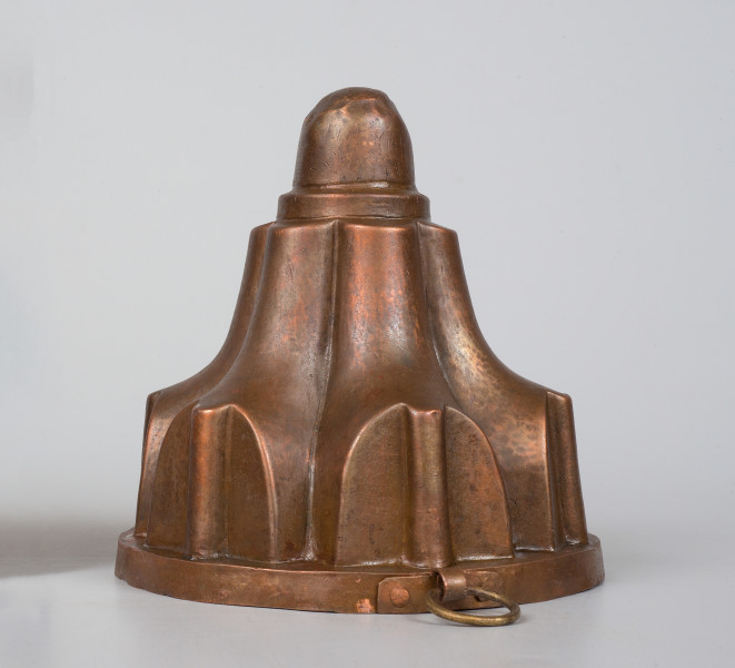 strona czwarta. Ujęcie z kółkiem do zawieszenia lekko z prawej (niemal na wprost).