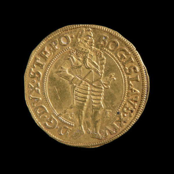 dukat - Ujęcie awersu. Na awersie stojąca postać władcy w zbroi, z rapierem u boku 3/4 w prawo. Po bokach data 16-33. W perełkowym otoku tytulatura.