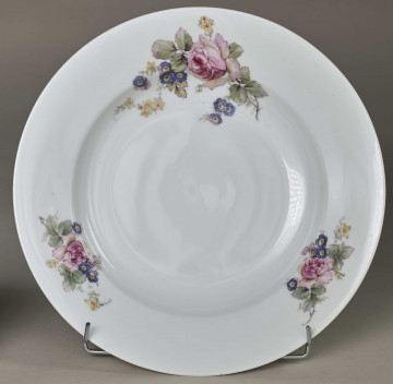 Talerz głęboki, widok od przodu, zdjęcie do kart