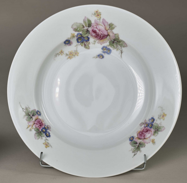 Talerz głęboki, widok od przodu, zdjęcie do kart