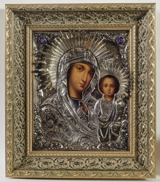 : ikona w okładzie, z popiersiowym wizerunkiem Bogurodzicy Hodigitrii i frontalnie ukazanym Dzieciątkiem stojącym po prawej stronie, błogosławiącym prawicą, inskrypcje cyrylickie określające postacie