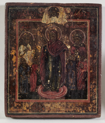 ikona z wizerunkiem Bogurodzicy Radość Strapionych stojącej wśród zwróconych do niej postaci, z towarzyszącymi aniołami; w zwieńczeniu wizerunek Mandylionu, po obu stronach którego na górnym pasie bordiury częściowo zatarta inskrypcją cyrylicka w czerwieni opisująca przedstawienie